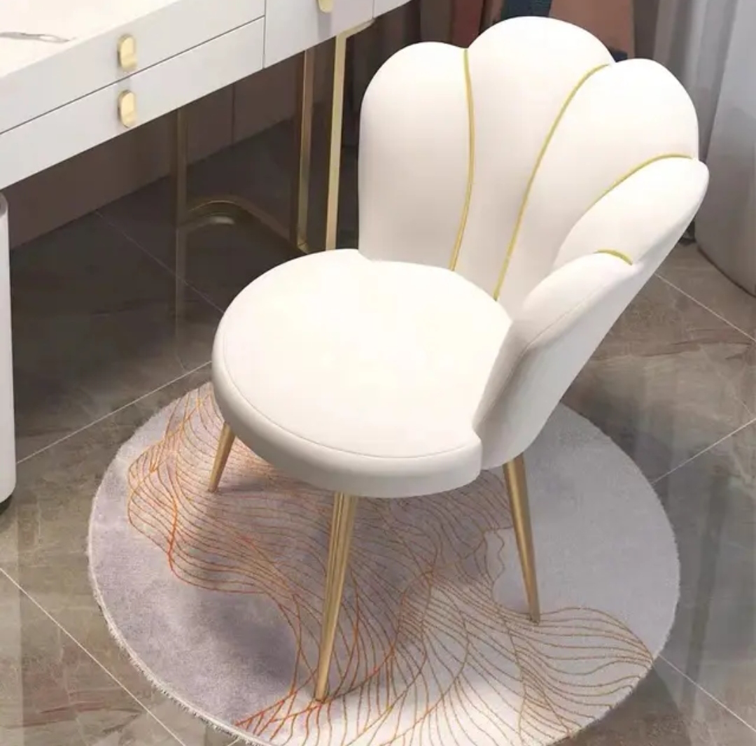 Chaise Coquillage Rose Élégante – Luxe et Confort