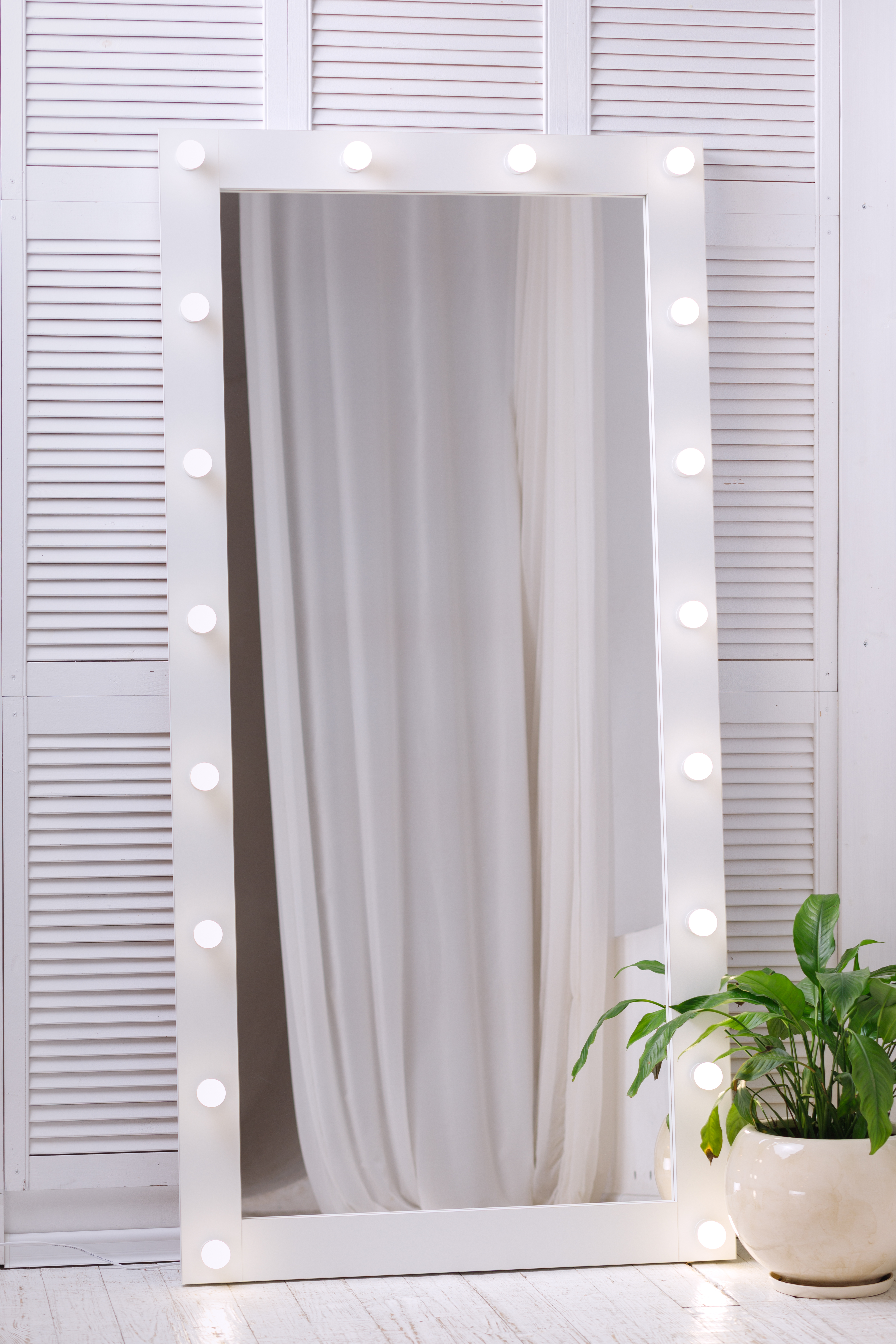 Miroir Hollywood Vertical Noir – Chic et Moderne